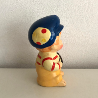 Kleine jongen spaarpot